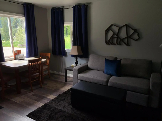 Peaks Lodge