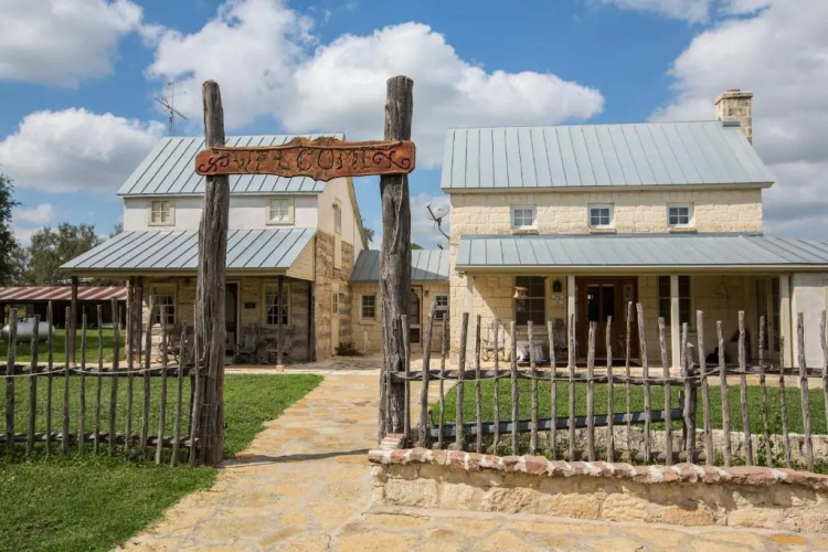 Full Moon Inn B&B