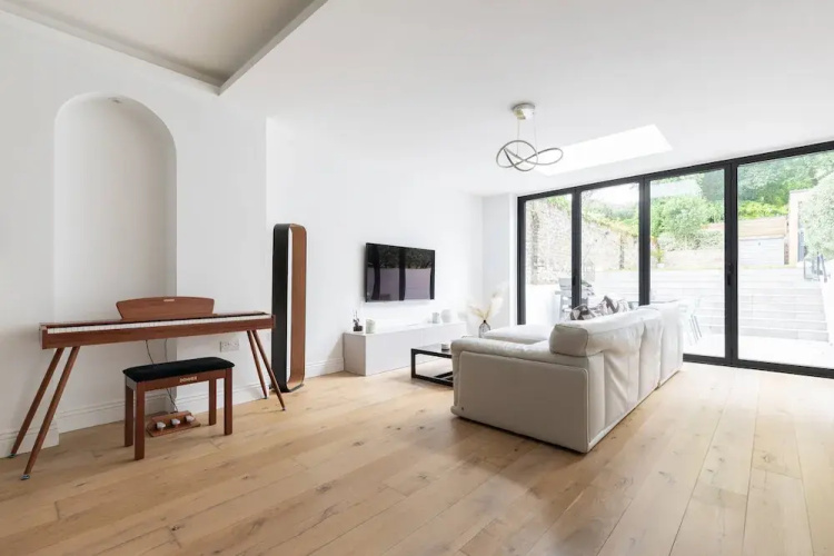 Priory Road III by Onefinestay