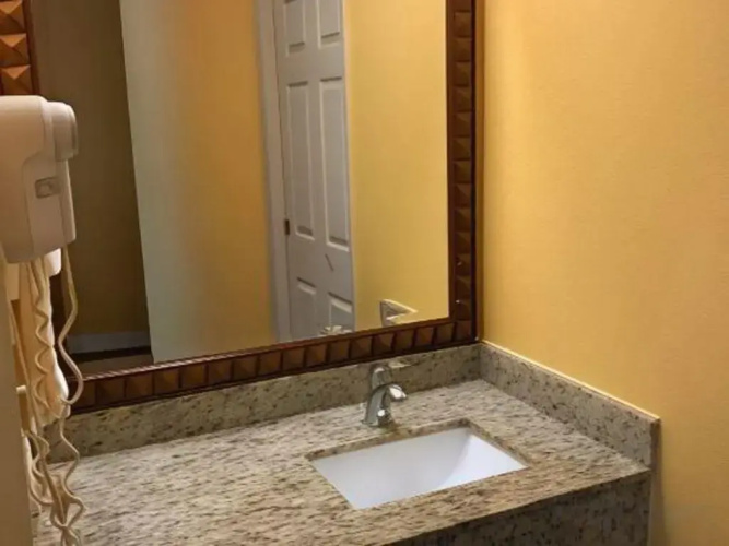 Americas Best Value Inn Addison Dallas