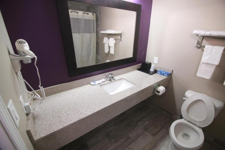 Home Inn and Suites
