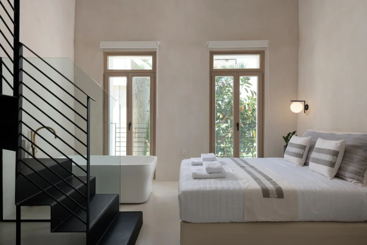 Sutor Chic Manor