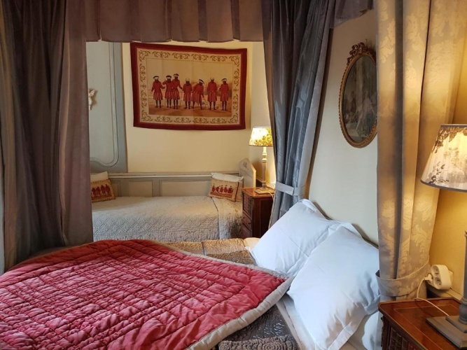 Standard Triple room