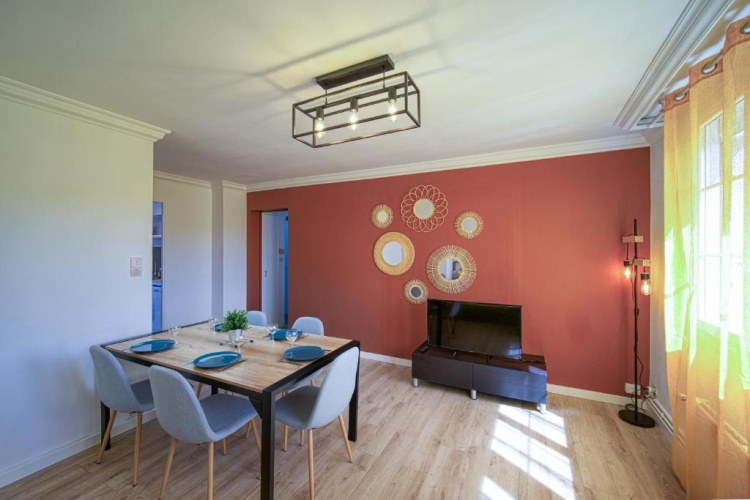 3 Bedrooms Apartment