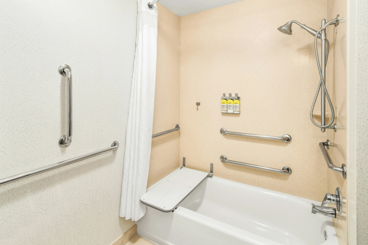 Holiday Inn Express Hotel & Suites Wilmington-Newark photo 11