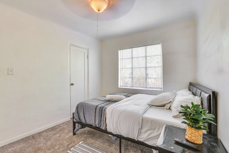 2 Bedrooms Apartment
