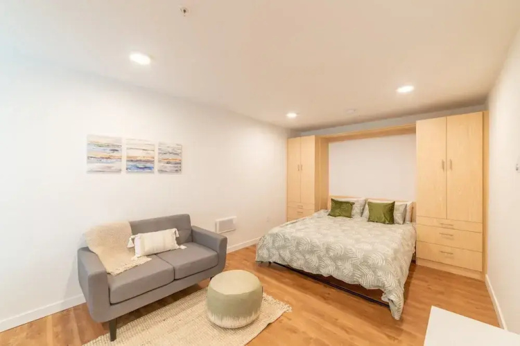 Bright Studio On Capitol Hill-amazing Rooftop Studio Bedroom Condo by Redawning