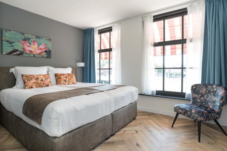 Triple room with city view