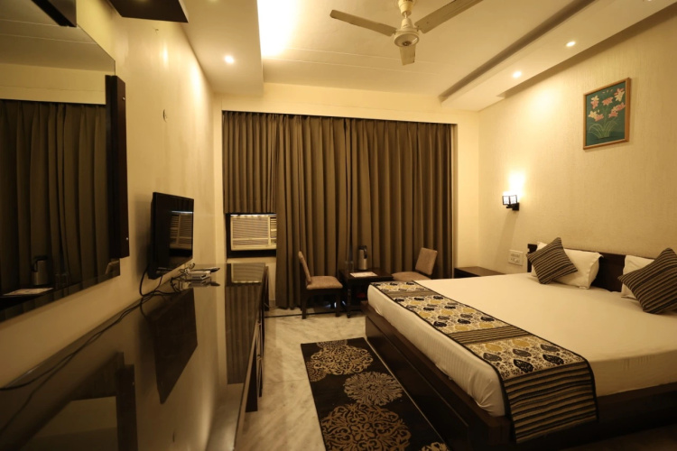 Hotel Aashish