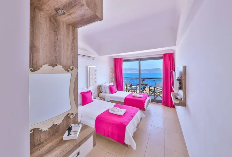 Twin room with balcony and with sea view