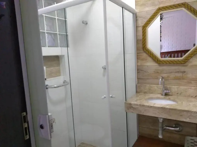 Apartamento com 2 quartos, piscina e churrasqueira, próximo à Praia do Itaguá