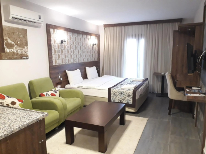 Dolphin Apart & Hotel