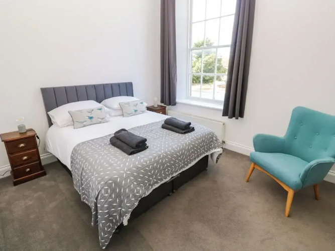 2 Regent Mews