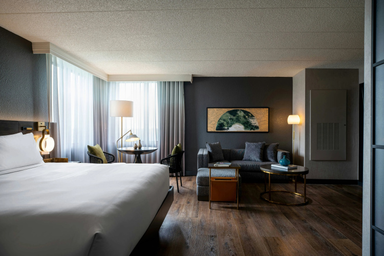Renaissance Chicago North Shore Hotel photo 6