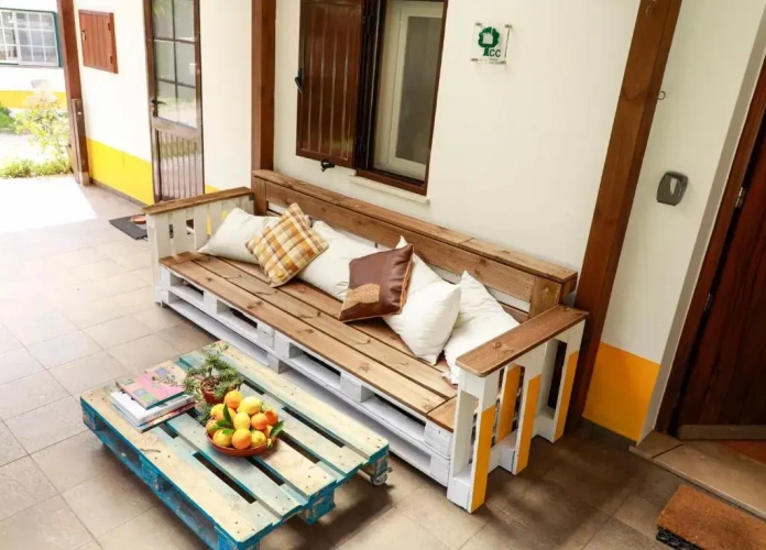 Sextuple Family Cottage with pool view