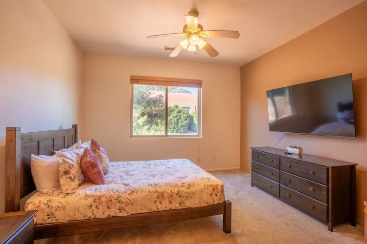 4 Bedrooms Cottage