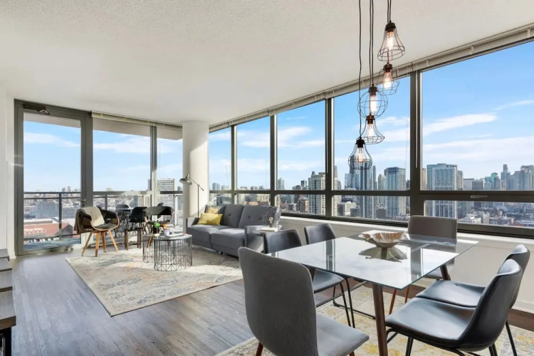 West Loop Luxe 2BR Balcony Skyline Views