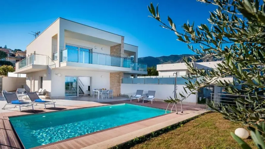 3 Bedrooms Villa