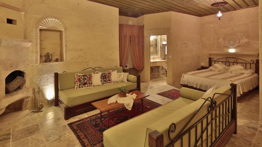 Deluxe Stone Family room