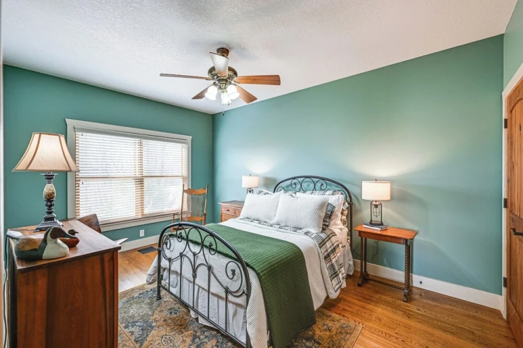 4 Bedrooms Cottage