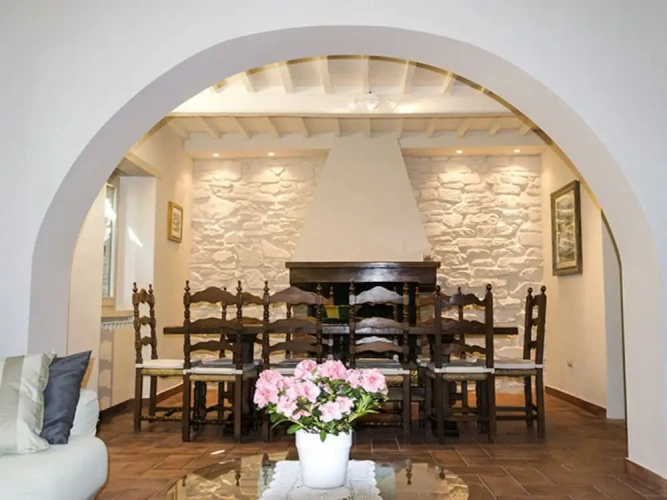 5 Bedrooms Villa