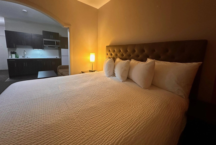 Ramada By Wyndham Estevan photo 7