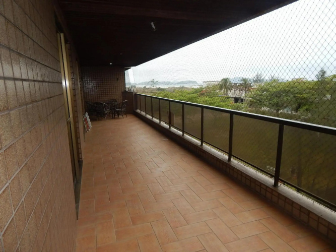 Charmoso e confortável 3 quartos com varanda e piscina - CF05