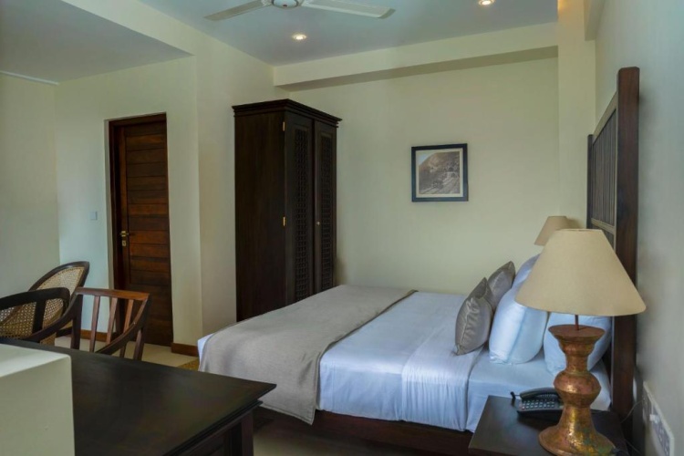 Standard Double room with lake view