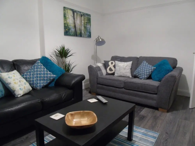 Snug - Meadhan Apartment