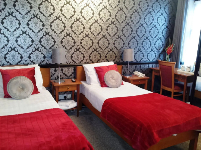 Pymgate Lodge Hotel