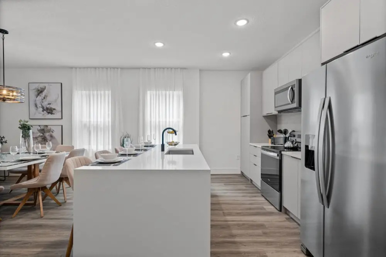 Stylish Home 15 Min to Magic