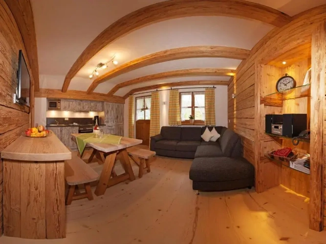 3 Bedrooms Apartment