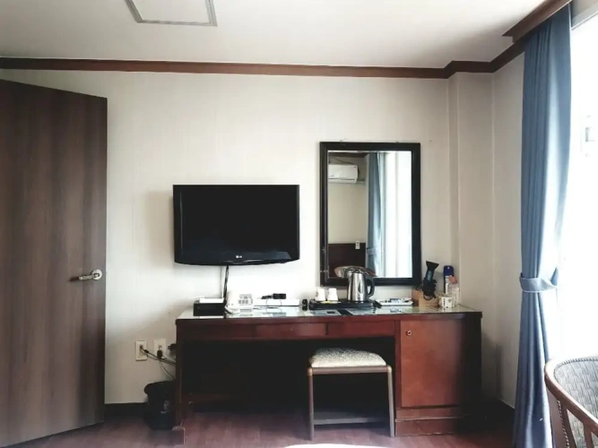 1 Bedroom Comfort Double room with mountain view