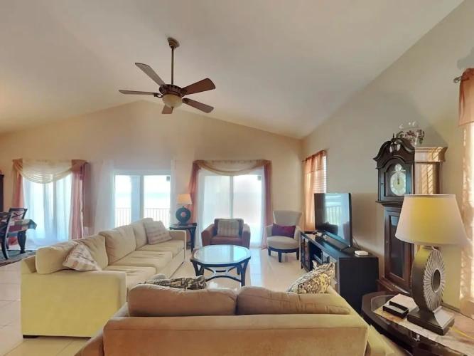 4 Bedrooms Cottage with balcony