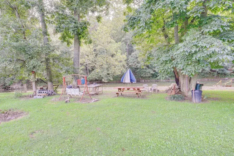 Creekfront Max Meadows Mobile Home With Deck!
