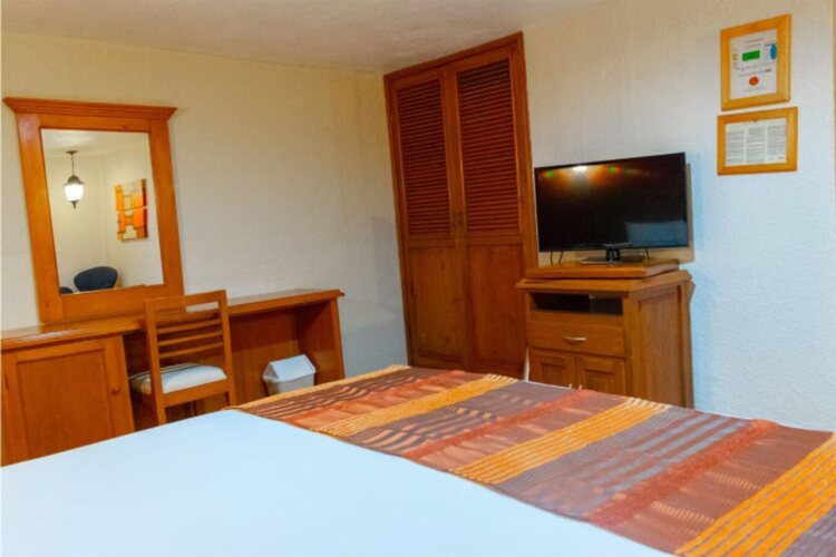 Hotel Lagos de MontebelloOver view