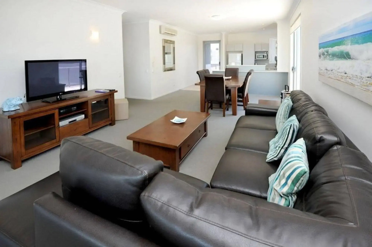 Pacific Marina Apartments