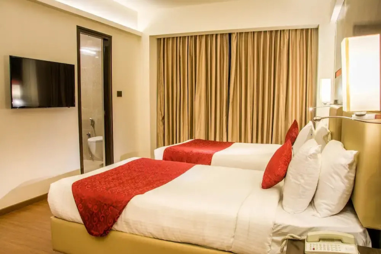 V Hotel