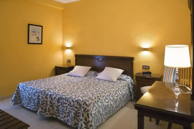 Rovira Hotel