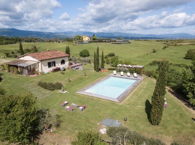 2 Bedrooms Villa