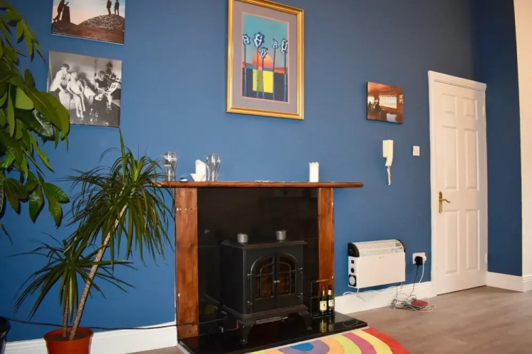 Central 1 Bedroom Apartment With Lively Decor