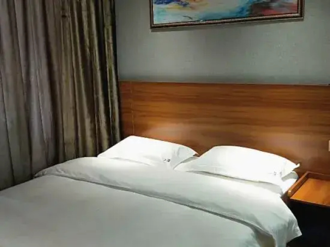 Hechi Qiju Hotel