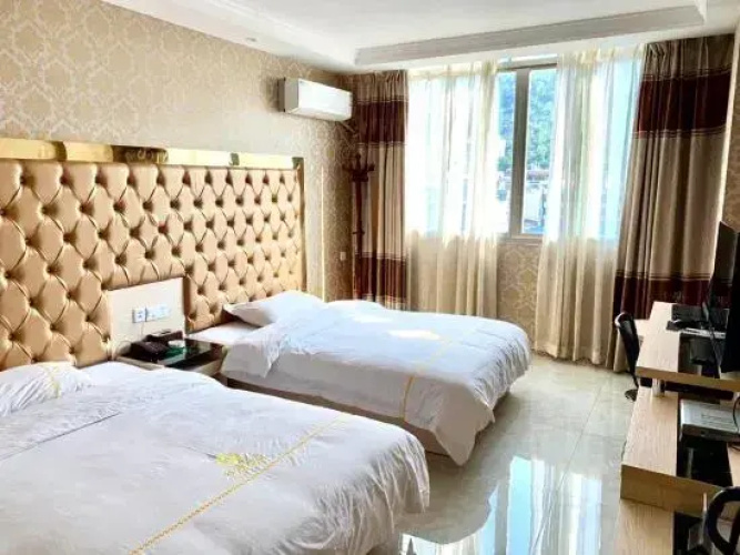 Xingyi Linhai Hotel