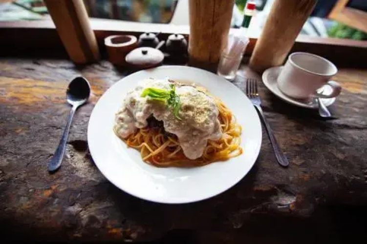 Chakra Backpacker Hostel & Vegetarian Bistro
