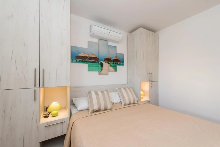 Dino 2 luxury apartment with pool