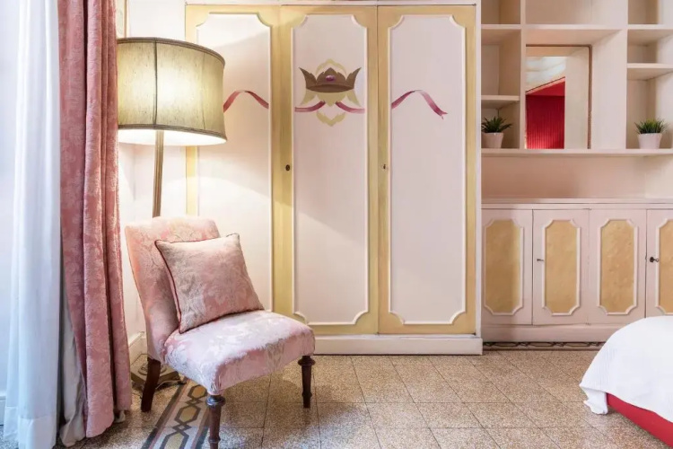 Piazza Colonna Apartment - Charme Homes