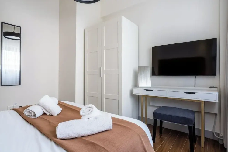 1 Bedroom Standard room with balcony and with city view