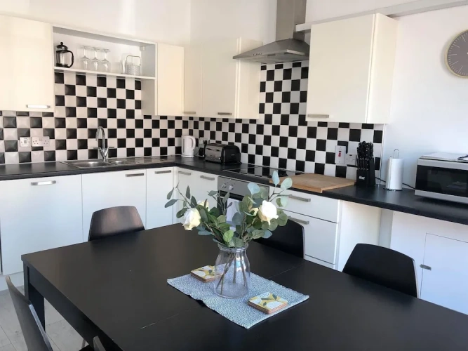 3 Bedrooms Apartment