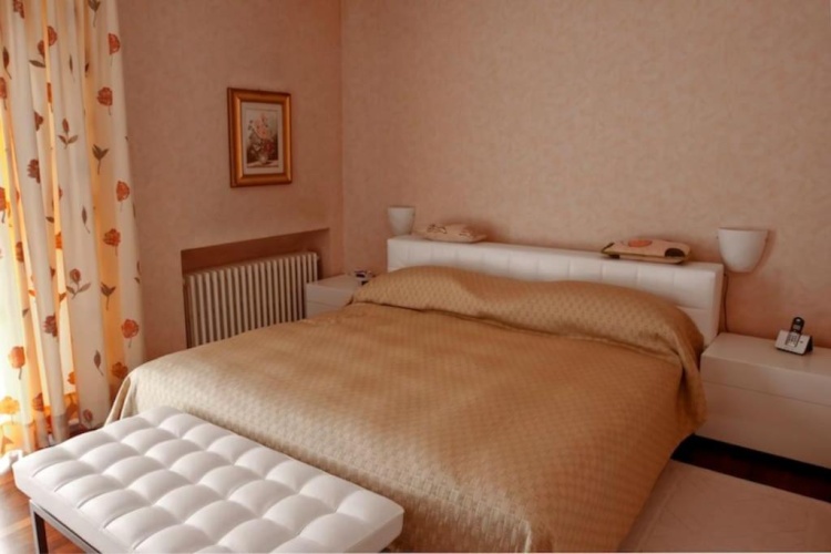 4 Bedrooms Cottage