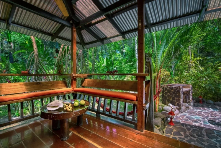 3 Bedrooms Family Cottage with garden view